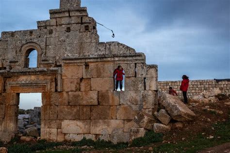 Fleeing a Modern War, Syrians Seek Refuge in Ancient Ruins - The New York Times