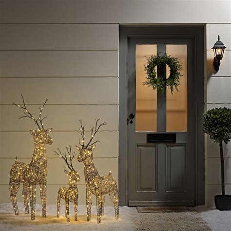 50 Best Outdoor Christmas Decorations for 2021