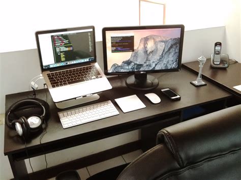 Mac Setup: The Dual-Screen Desk of a Software Engineer