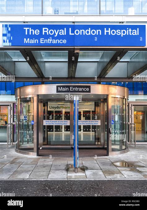 Main entrance at the new Royal London Hospital building in Whitechapel in London Stock Photo - Alamy