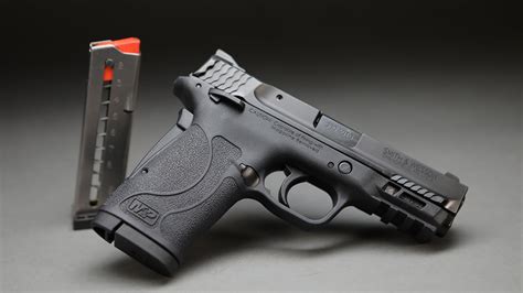 Smith & Wesson Shield EZ .380 Review :: Guns.com