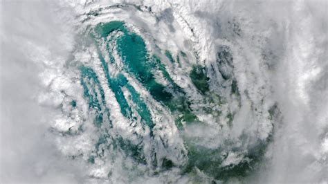 Startling NASA Satellite Image Shows Hurricane Ian's Wide Eye - CNET