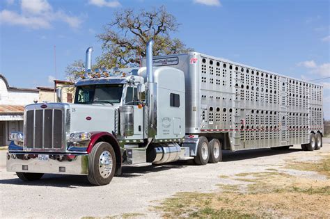 Senators propose change to service hours for livestock haulers | AGDAILY