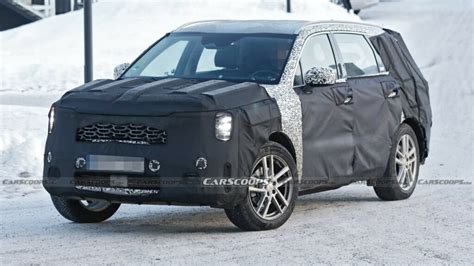 2025 Kia Sorento Facelift Hides Its EV9-Inspired Face