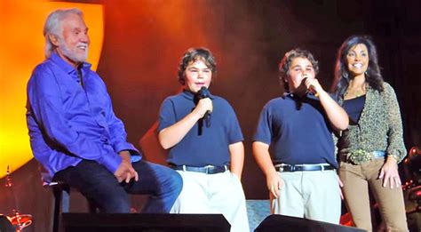 Kenny Rogers Watches With Pride As His Twin Boys Join Him On Stage For A Song – Country Music Icons