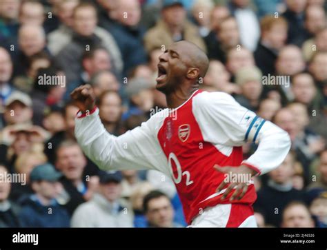 Arsenal invincibles may 2004 hi-res stock photography and images - Alamy