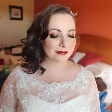 Goth bride Xena still kept it traditional but vamped a red lip..love her look... | Goth bride ...