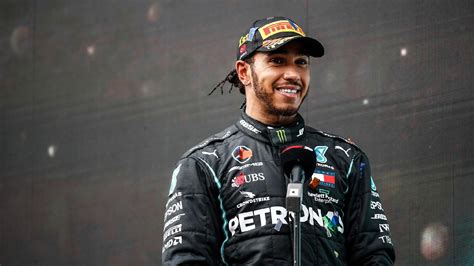 Report: Lewis Hamilton, Mercedes close to reaching new contract - CGTN