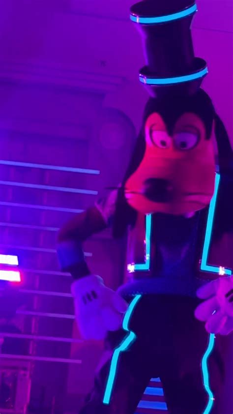 🌈Luck of the Moose🍀 on Twitter: "RT @Attractions: Goofy is wearing his Tron outfit at the Tron ...