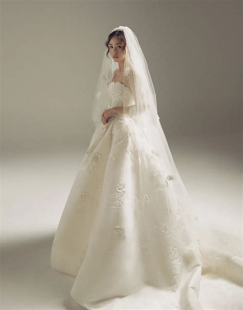 Beautiful Wedding Gowns Worn By Korean Beauties: From Son Ye-Jin To Song Hye-Kyo And More