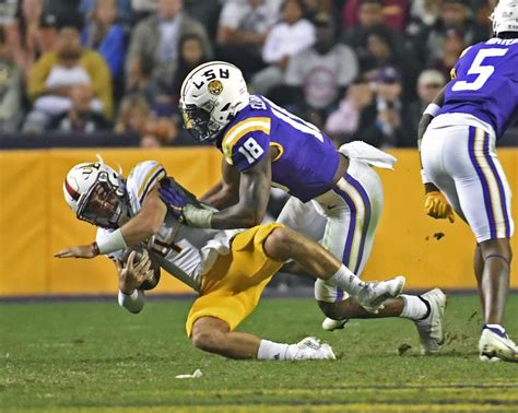 LSU senior linebacker Damone Clark selected as a finalist for the Butkus Award | LSU ...