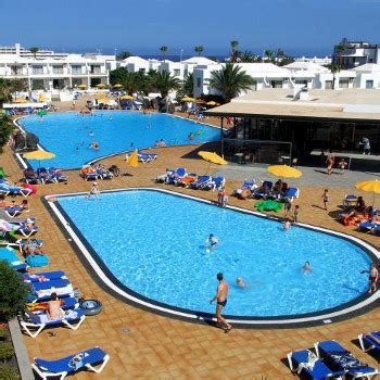 Floresta Apartments Holiday Reviews, Playa de los Pocillos, Lanzarote, Canary Islands, Spain ...