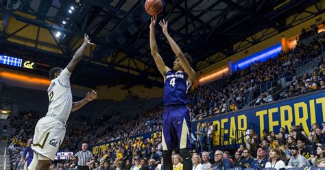 Washington Huskies Men’s Basketball Preseason Shootaround - UW Dawg Pound