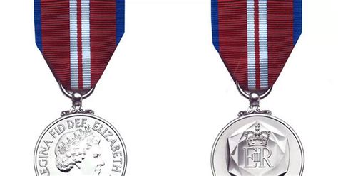 The Queen's Diamond Jubilee medal unveiled - Mirror Online