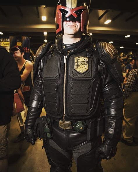 Judge Dredd at Ottawa Comiccon 2016 - Photo by @geeksaresexy - #comiccon #cosplay #judgedredd # ...