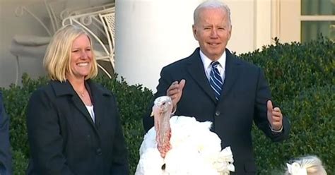 Biden pardons turkeys before Thanksgiving - CBS News