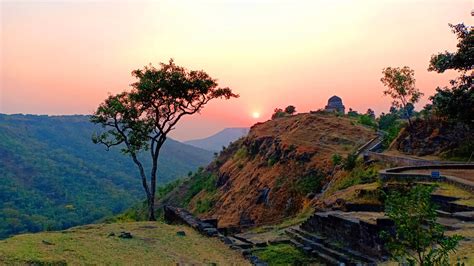 Mandu : History, Sightseeing, How To Reach & Best Time To Visit | Adotrip