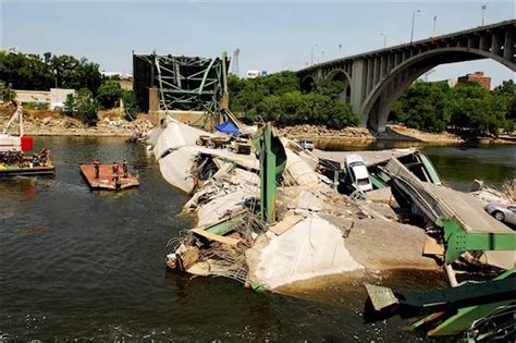 Survivors Await 35W Bridge Collapse Memorial