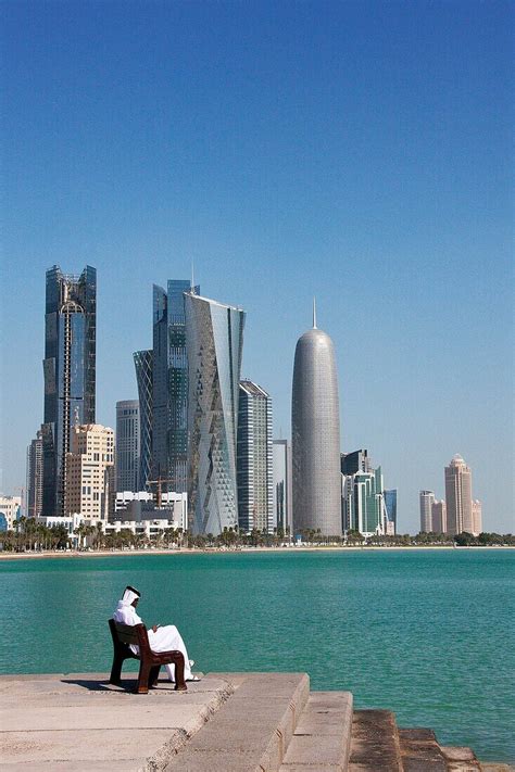 Corniche skyline, Doha, Qatar – License image – 70320817 lookphotos