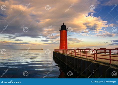 Red Lighthouse on Lake Michigan in Milwaukee, Wisconsin Stock Image - Image of milwaukee, park ...