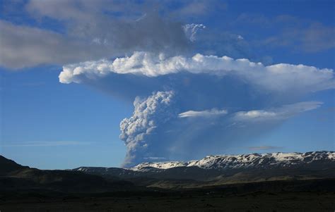 Grimsvotn Volcano Erupts in Iceland - The Atlantic