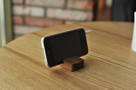 Wooden Mini Speaker Dock | Gadgetsin