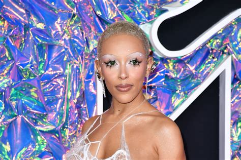 Doja Cat Does Surrealist Spider Lashes at the VMAs 2023 | Vogue