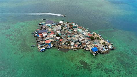 Premium Photo | Aerial shot of the santa cruz del islote island in colombia