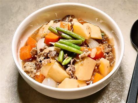 Nikujaga (Japanese Beef and Potato Stew) - Umami Pot