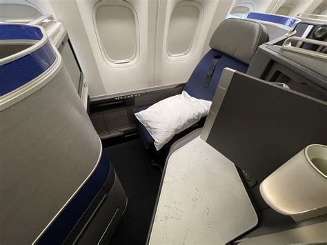 Best Seats On United Polaris Business Class Review 777 200lr Delta | Brokeasshome.com