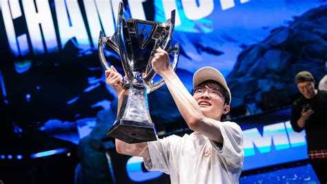 Faker's redemption: a legendary decade at the top