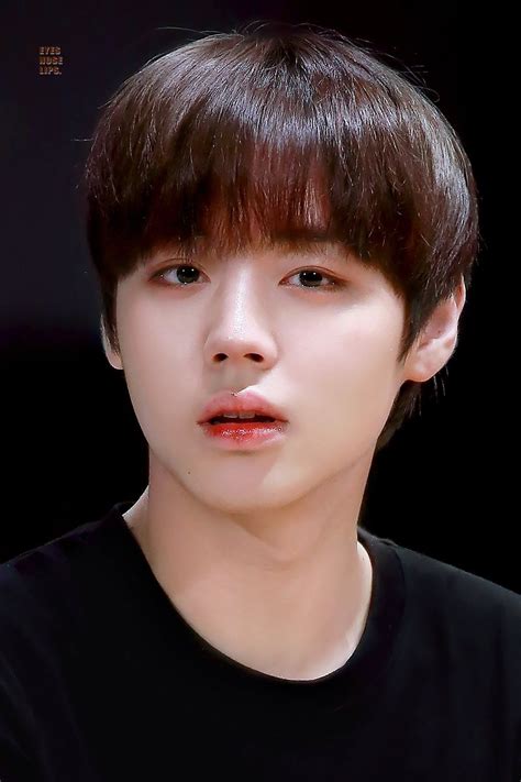 Wanna one park jihoon