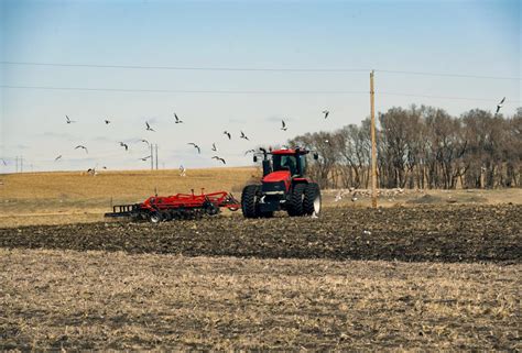 Gov. Noem signs executive order aimed at helping South Dakota farmers ...