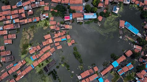 Yangtze river floods prompt massive evacuations in central China ...