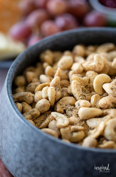 Seasoned and Roasted Cashews - delicious and easy recipe!