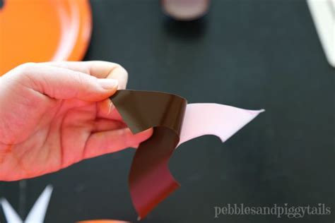 Easy Paper Plate Pumpkin Mask - onecreativemommy.com