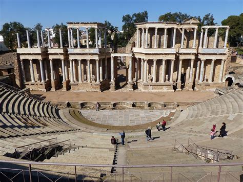 Teatro de Mérida, España, 2017 18 - Ancient Roman architecture - Wikipedia | Ancient roman ...