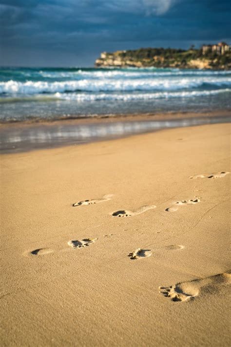 Bondi-beach-sunrise-footprints-V - Global Girl Travels