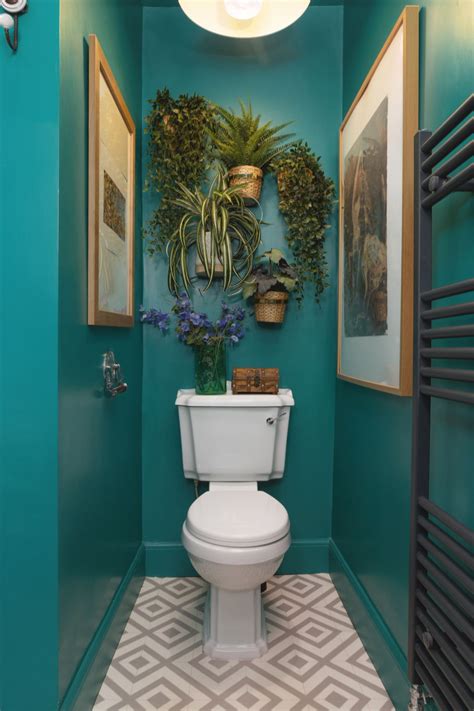 15 Bathrooms With Beautiful Wall Decor That Will Inspire A Refresh