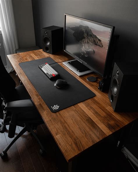 Minimal Desk Setup 2020 - VIV & TIM