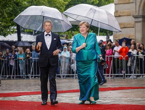 Angela Merkel: Ehemalige Kanzlerin besucht Auftakt der Bayreuther ...