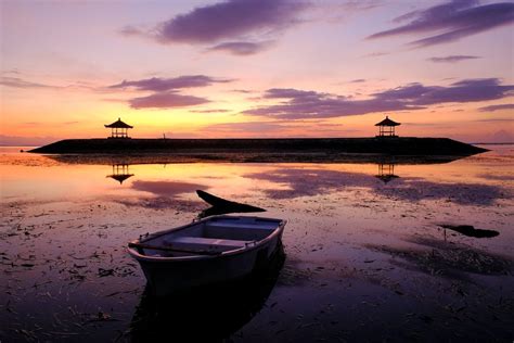 Sanur Beach Sunrise In Bali: Best Time & Photo Spots