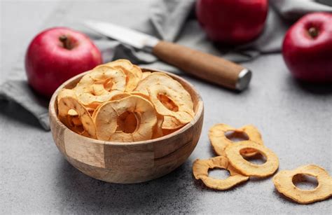 Premium Photo | Dried apple chips