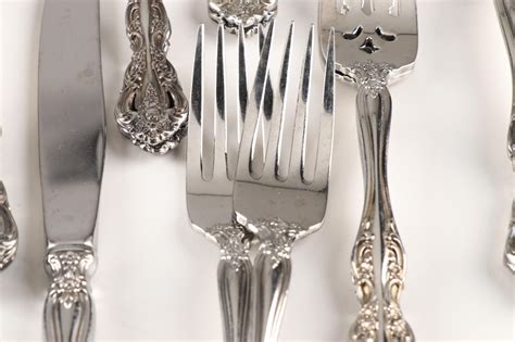 Oneida Stainless "Michelangelo" Flatware | EBTH