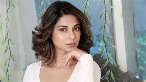 From bold to bald to wavy bob: Beyhadh star Jennifer Winget is on a roll - tv - Hindustan Times