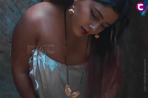 Sizzling Stills of Anita Jaiswal in Anari: A Seductive Tale