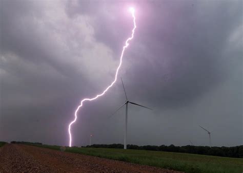 [OC] Lightning strike captured by wind turbines in rural Minnesota. : r ...