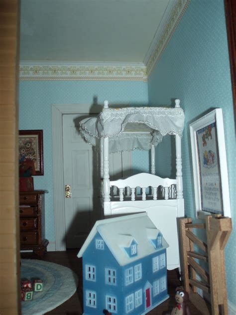 George the Miniguy: Constructing Miniature Rooms - What's the Best Way?