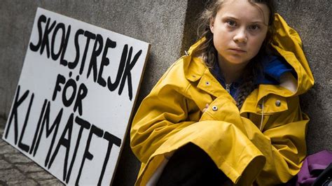 Greta Thunberg statue returns to University of Winchester - BBC News