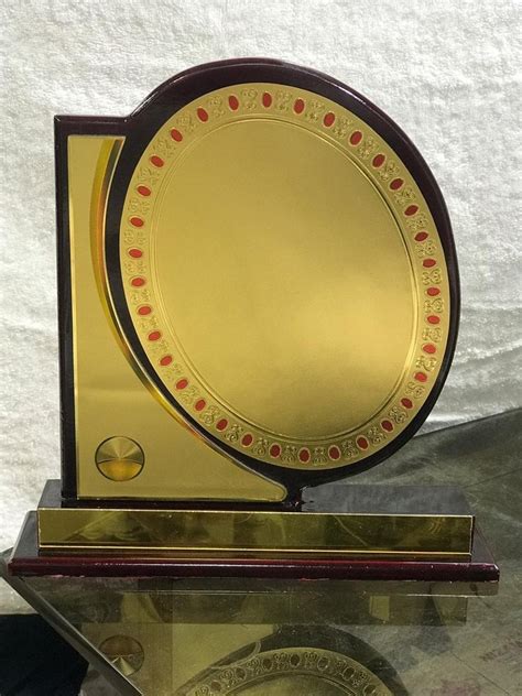 Wooden Oval trophy at Rs 612 | Award Trophies in Raipur | ID: 23264786348